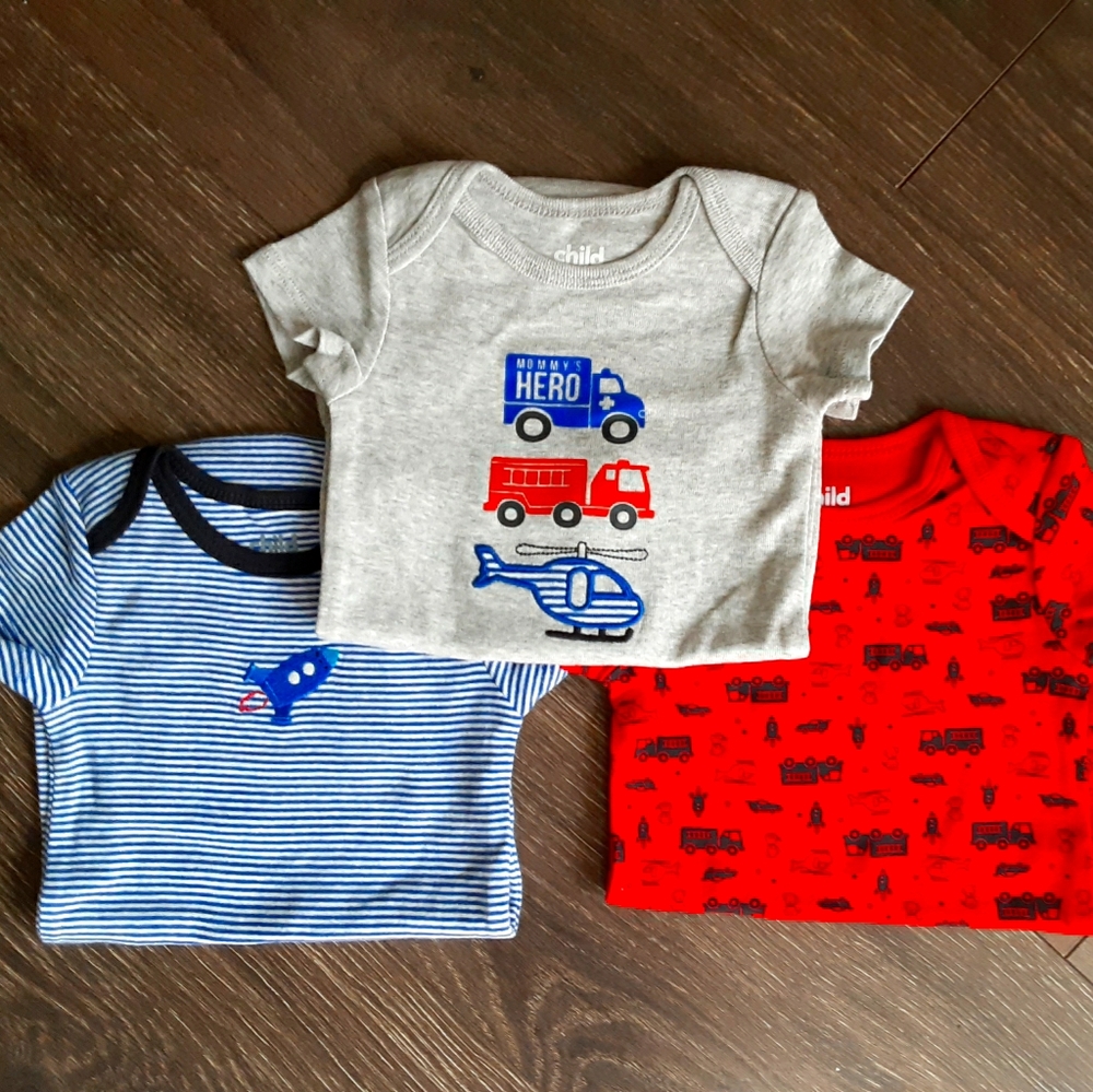 New Child of Mine Carter's Bodysuits 3-6 Month